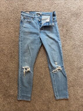 Levi's Light Wash Wedgie ankle Jean